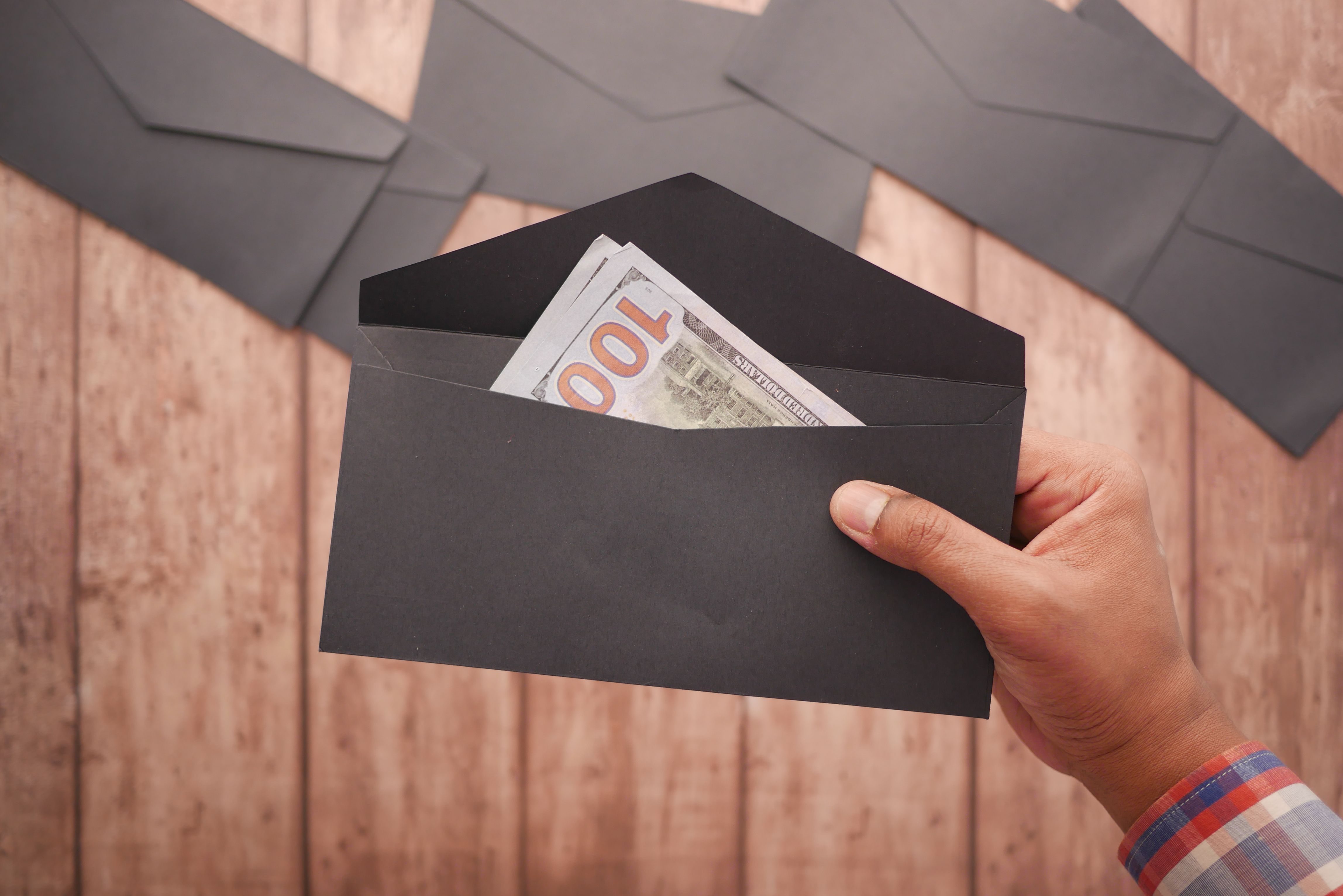 How to Pay International Contractors Quickly and Securely in 2026