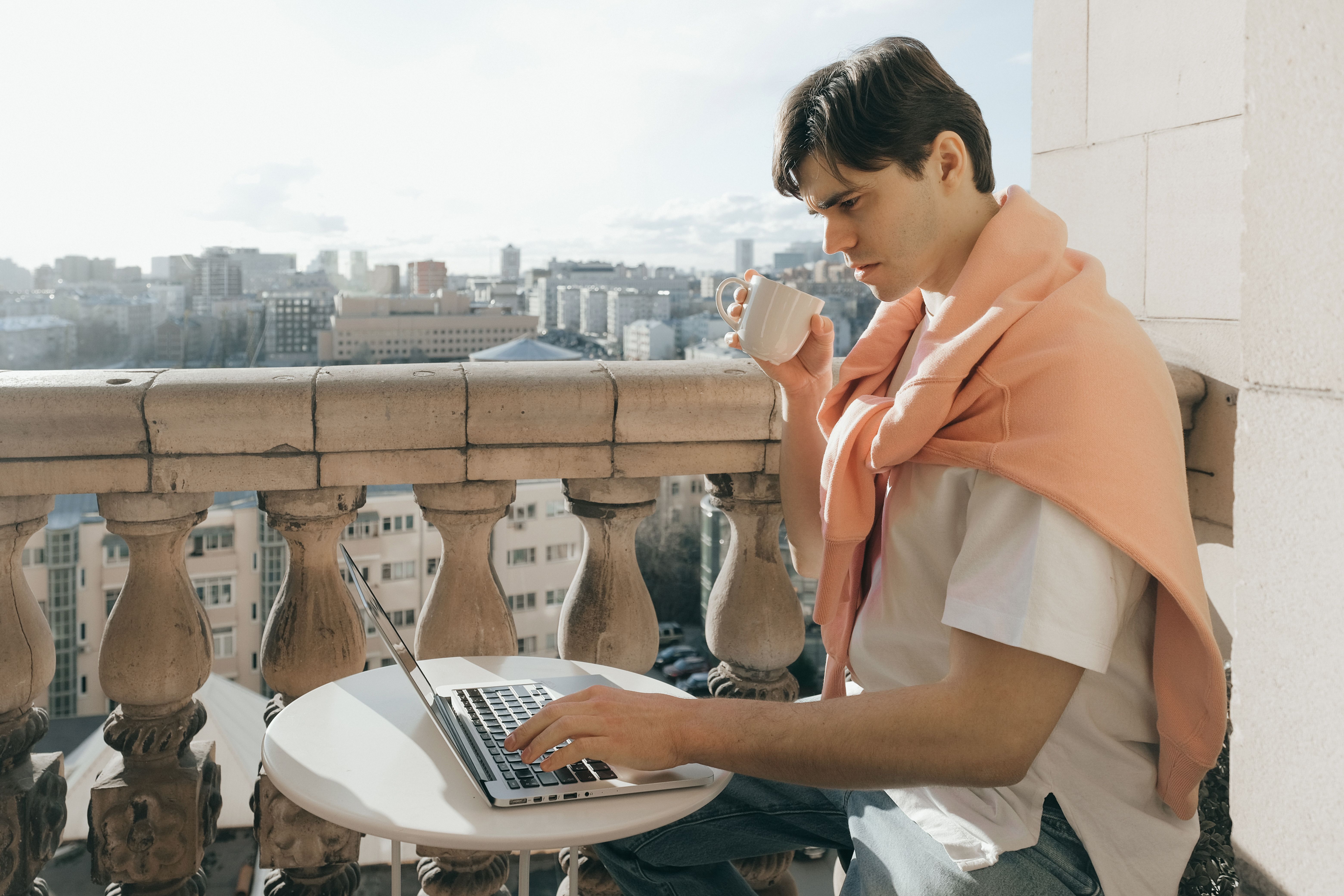 Managing International Payments and Currency Conversion as a Remote Worker