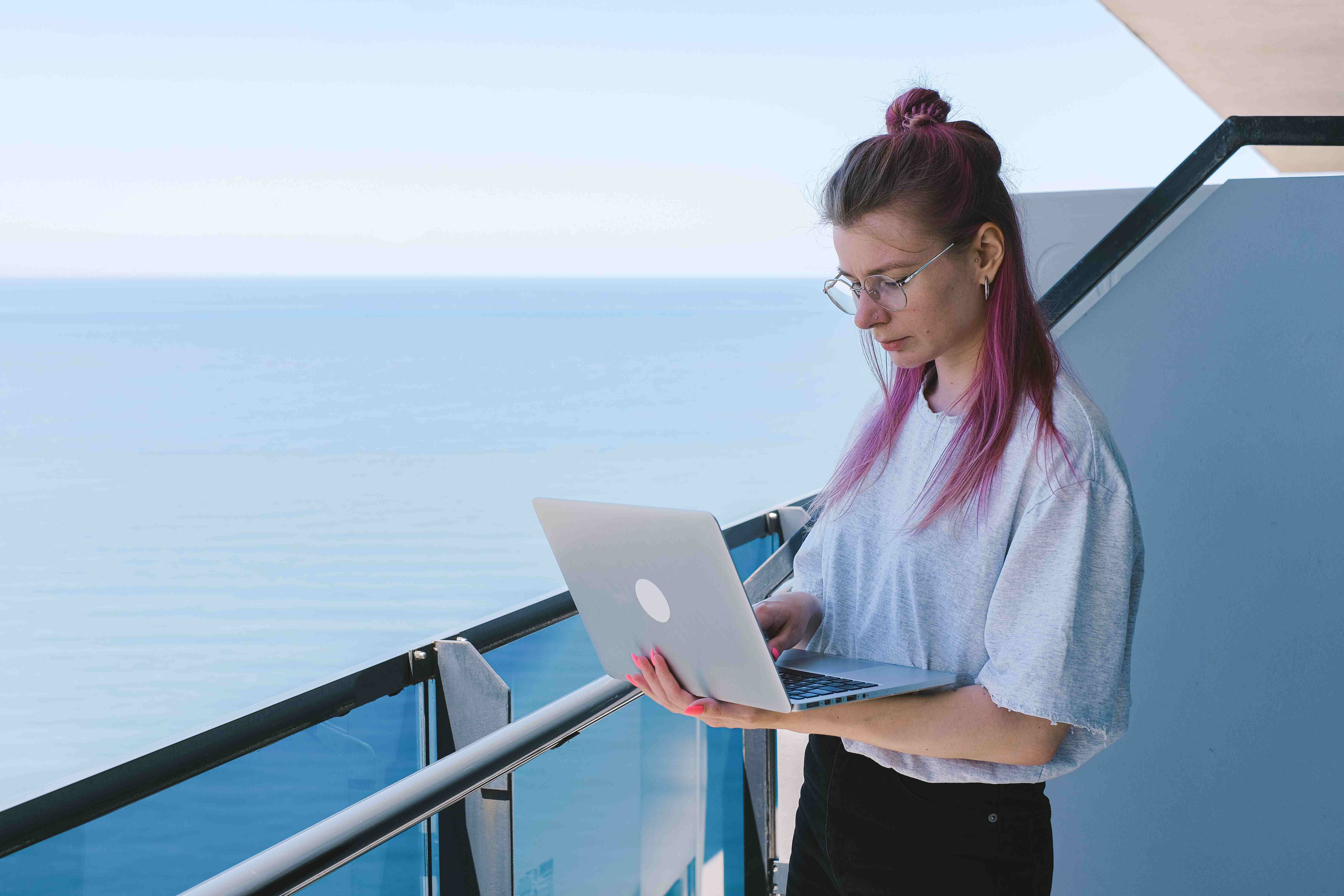 How Freelancers and Remote Workers Can Pay International Contractors Without Hidden Fees