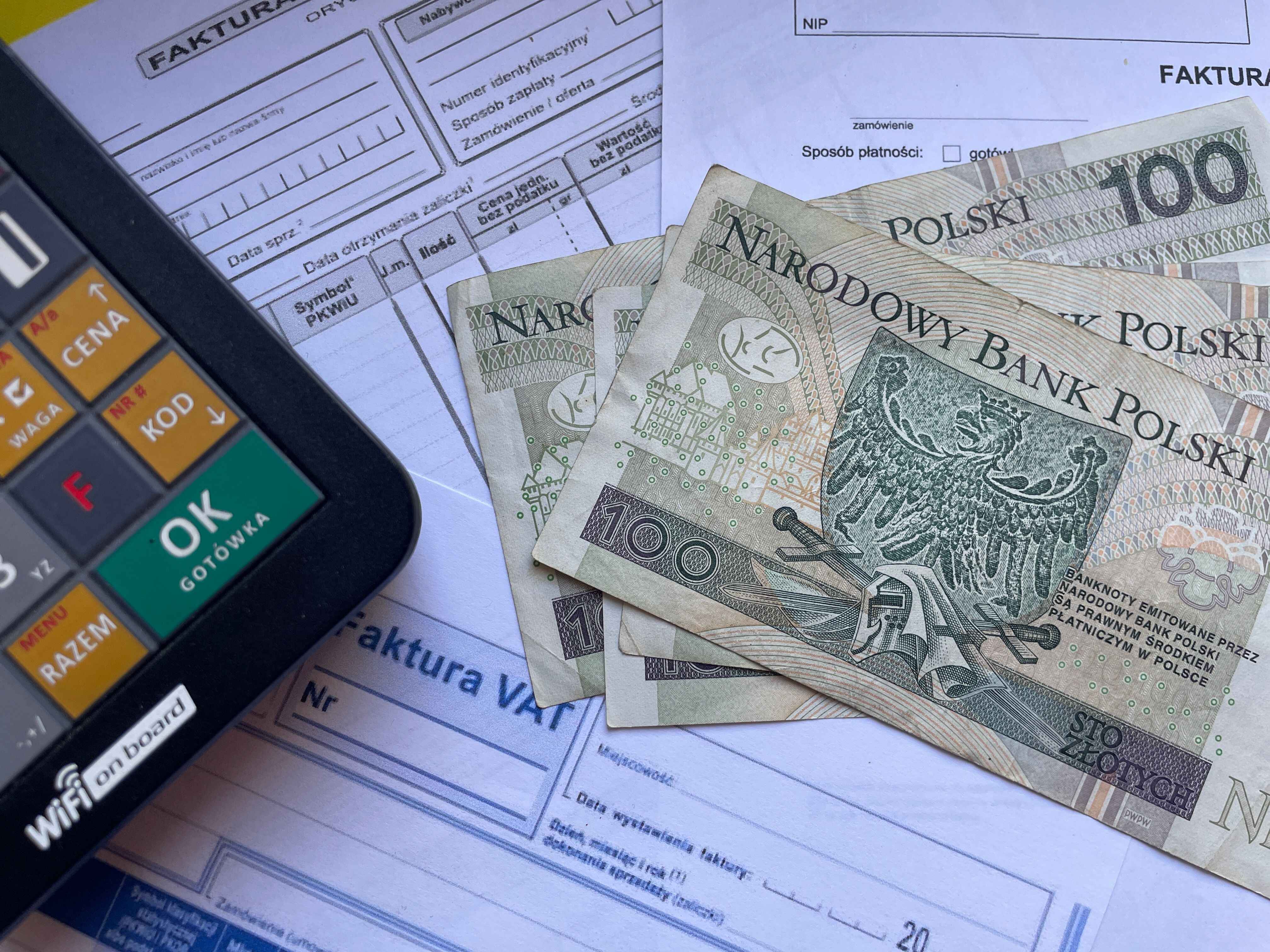 How Importers Can Use Invoice Financing to Free Up Cash While Waiting for Buyer Payments