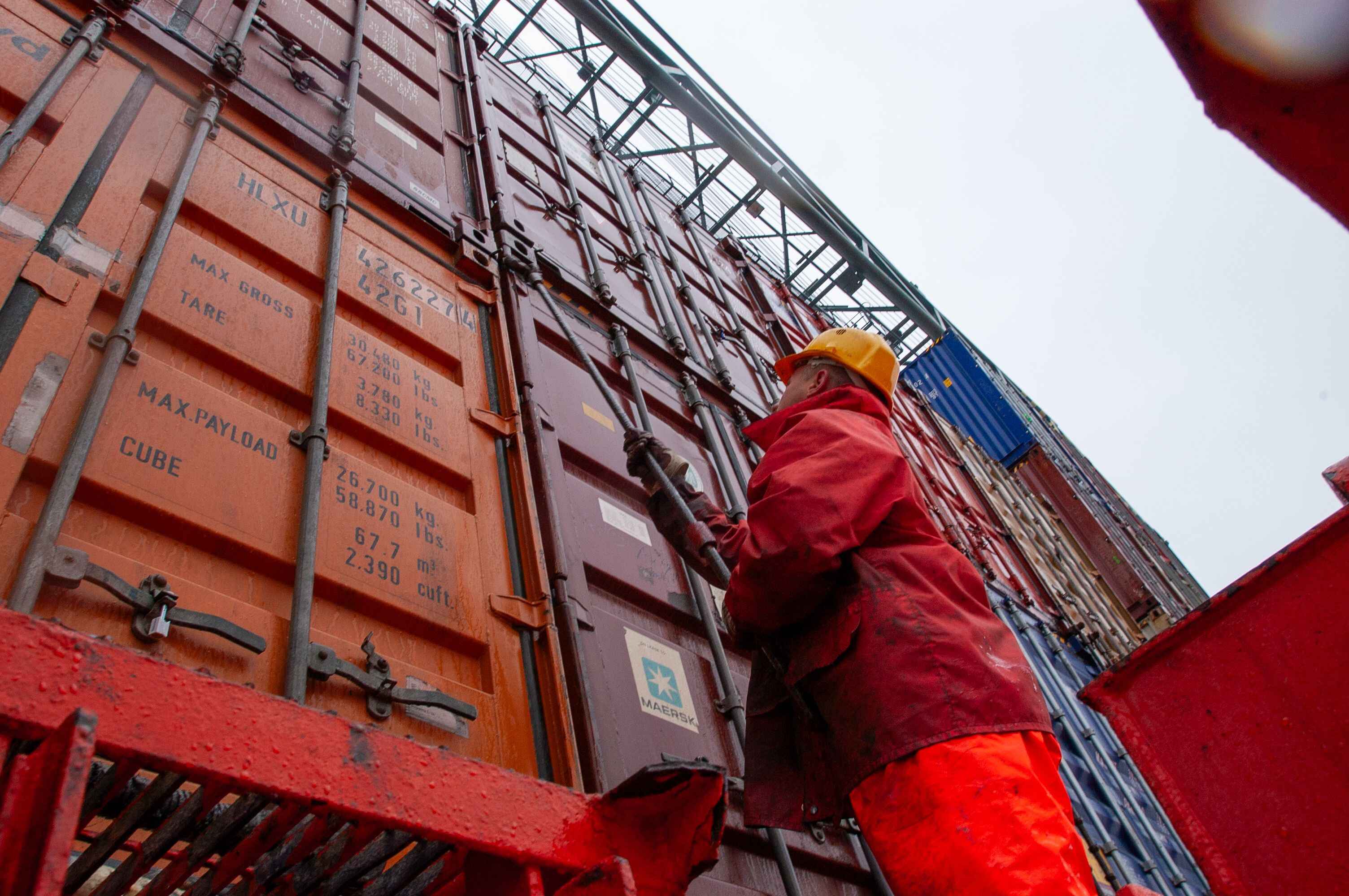 How Equipment Importers Can Structure Staged Payments for Large International Deals
