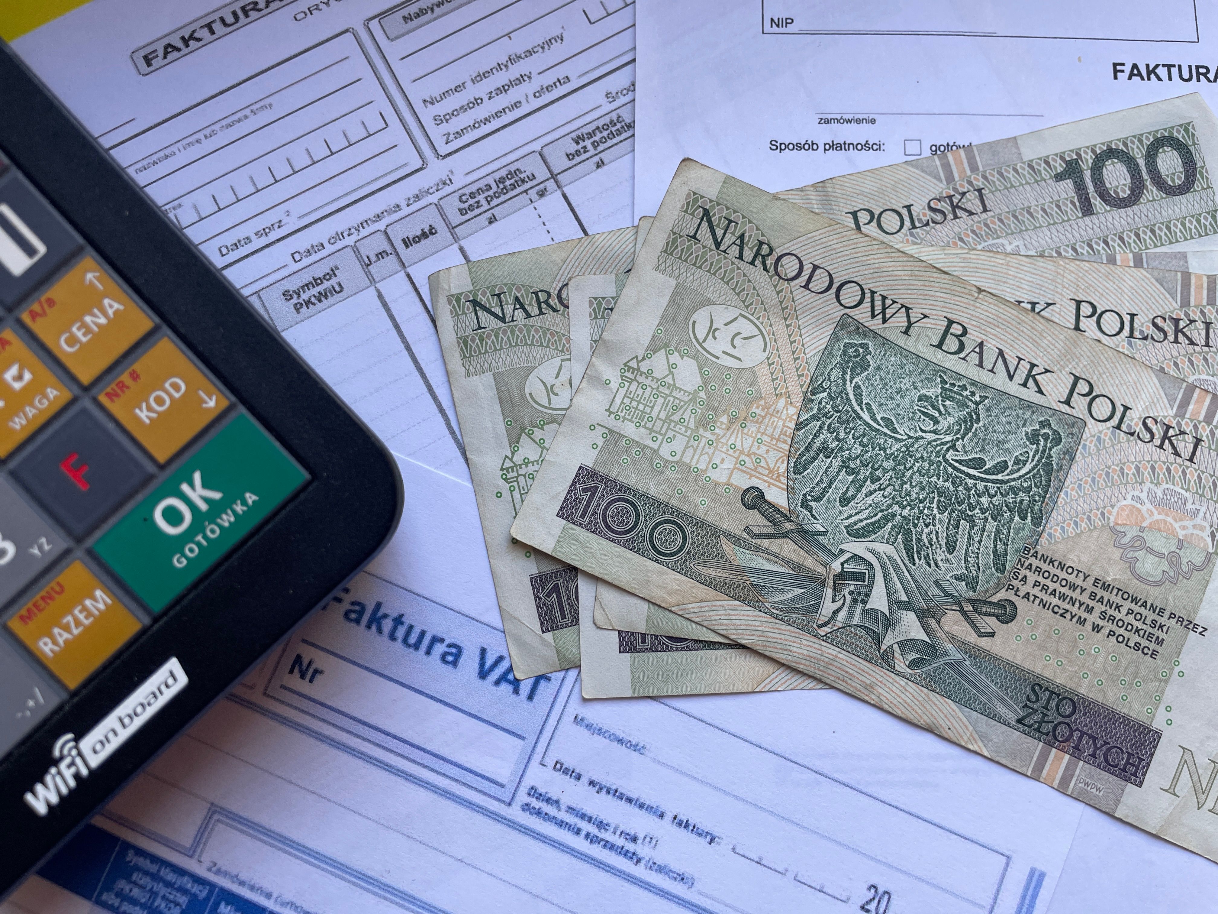How Much Does Invoice Financing Cost? Factoring Fees and Discount Rates Explained