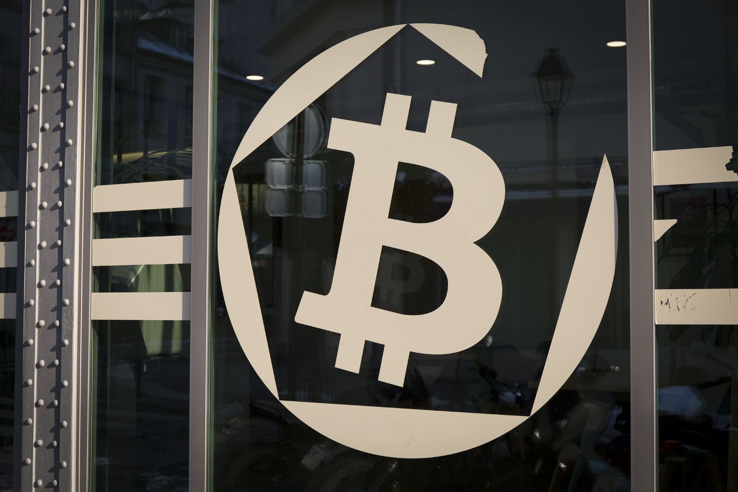 How to Pay With Cryptocurrency