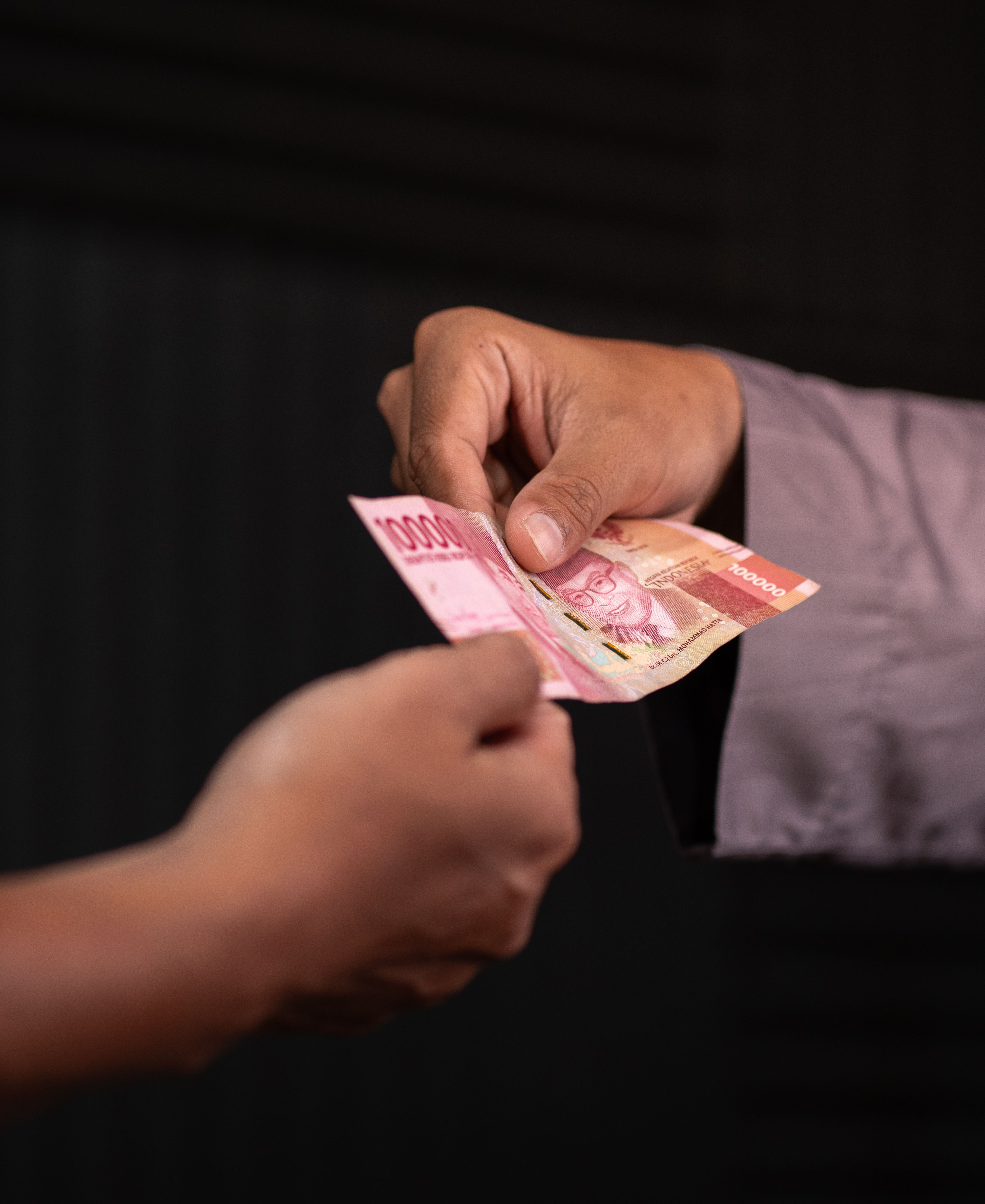 How to Transfer Money Abroad Without Fees